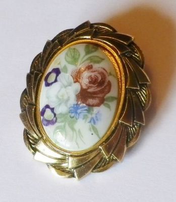 Clip de foulard en argent, décor typique de l'Art Nouveau, femme au Clip de foulard en argent, décor typique de l'Art Nouveau, femme au