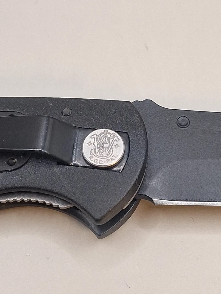 CUCHILLO PLEGABLE RARO DE COLECCIÓN BLACK SMITH & WESSON S.W.A.T 1er MILLENNIUM RUN SW2001B Foto 4 de 4