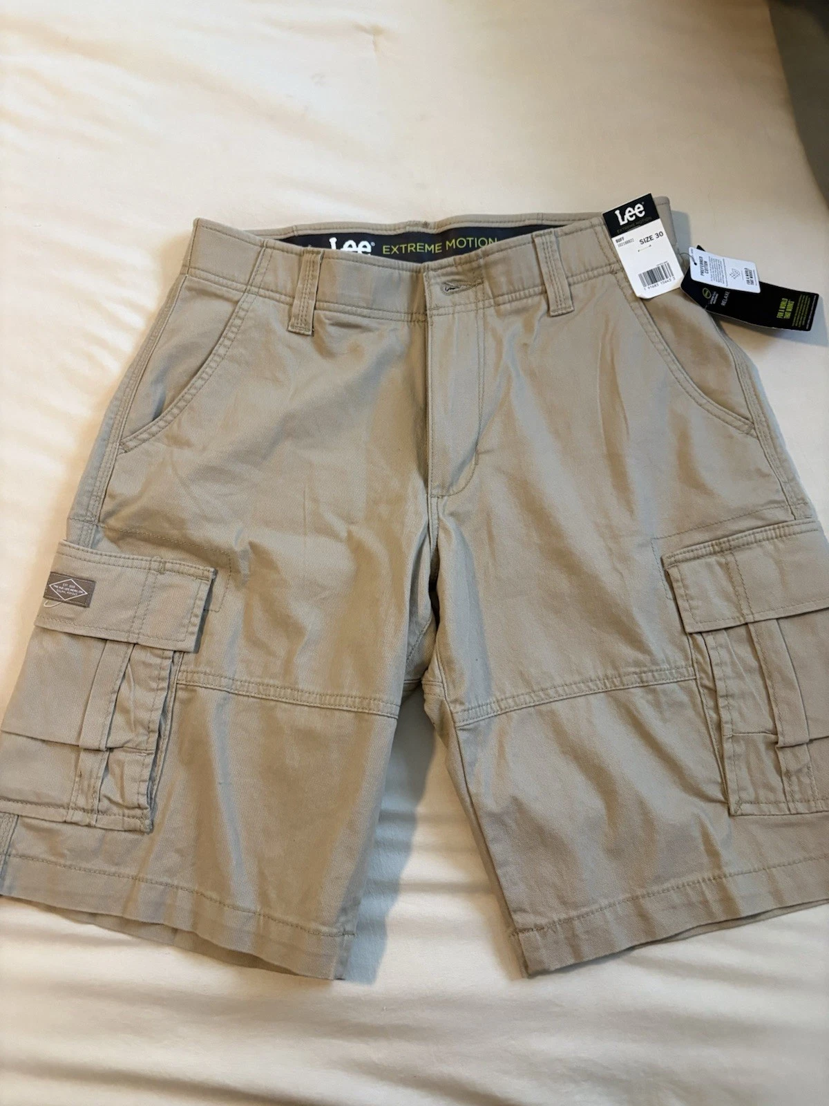 NWT Lee Men's Extreme Motion Carolina Cargo Shorts Size 30 Khaki Flex Waistband