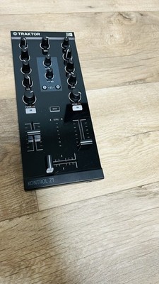 Native Instruments Traktor Kontrol Z1 DJ Mischpult/Controller - Schwarz