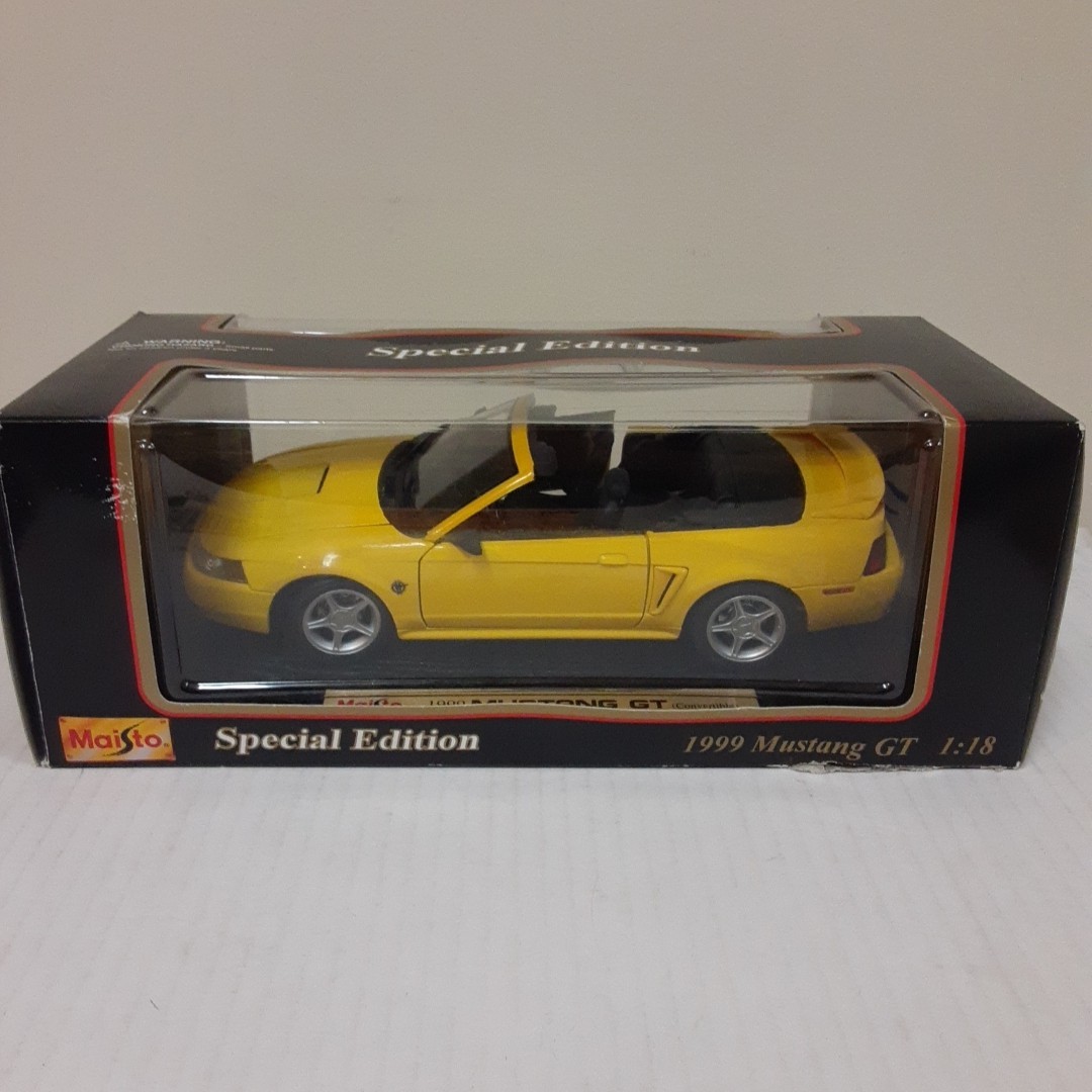 ミニカー Maisto 1999 MUSTANG GT 1/18 Maisto 1:18 1999 Ford Mustang GT Convertible Yellow Diecast Model