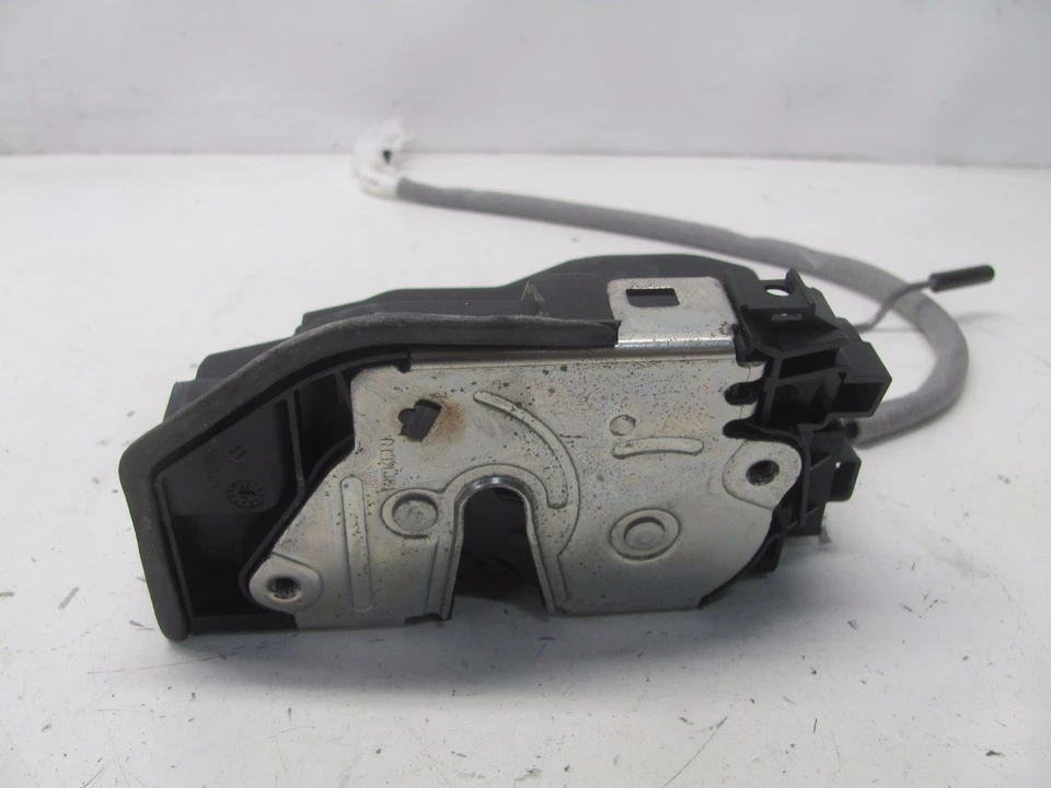 BMW 530I 2004-2010 ACTUADOR CIERRE DERECHO PASAJERO DELANTERO OEM KM605167 Foto 3 de 4