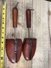 TRAVEL SHOE KEEPERS  in a DARK WOOD Made USA Sz 10 Medium Cherry With Straps