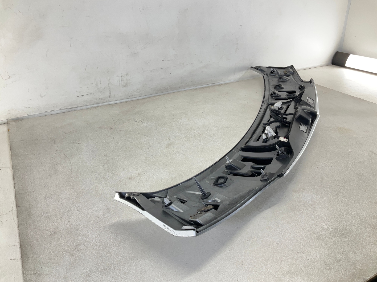 17-20 MASERATI Levante Rear Liftgate Tailgate Spoiler w/ Camera OEM