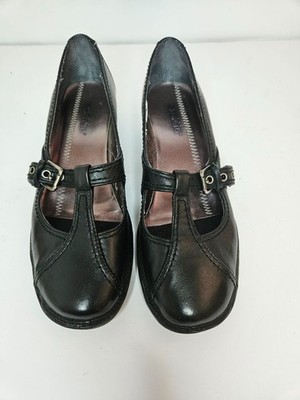 womens black 7.5 azaleia tstrap shoe