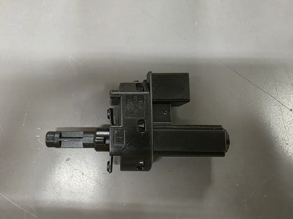 Interruptor interno de embrague de arranque genuino OEM Ford Motorcraft SW6490 Foto 2 de 4