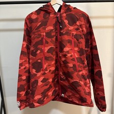 Giacca con cappuccio grande Bape rossa mimetica squalo (FW 21)