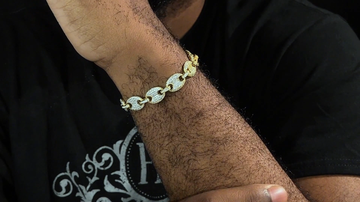 Gucci Gold-Tone CubanChain Bracelet - Purchased in Italy last month Diamond Puff Gucci Miami Cuban Link Bracelet ( 18 MM ) main image 4