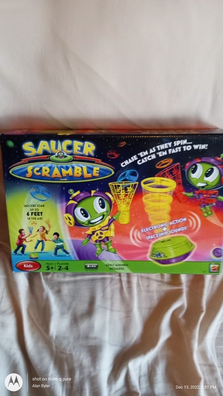 Saucer Scramble game by Mattel  2008 Edition Catching game