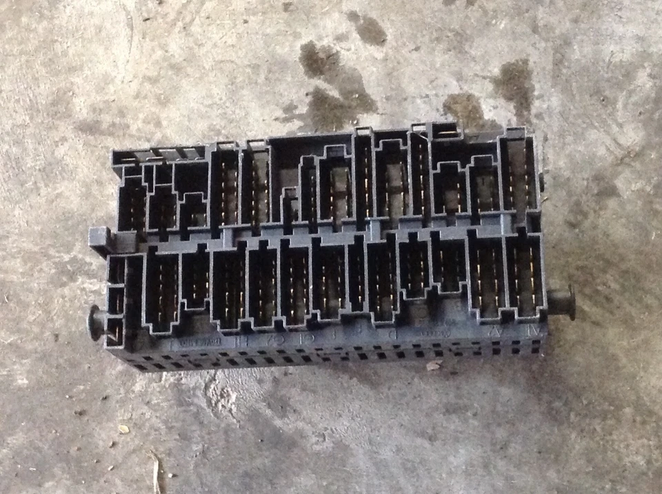 Caixa de fusíveis Volkswagen VW Corrado g60 1990 90 1991 91 painel relé totalmente superalimentado - Imagem 2 de 2