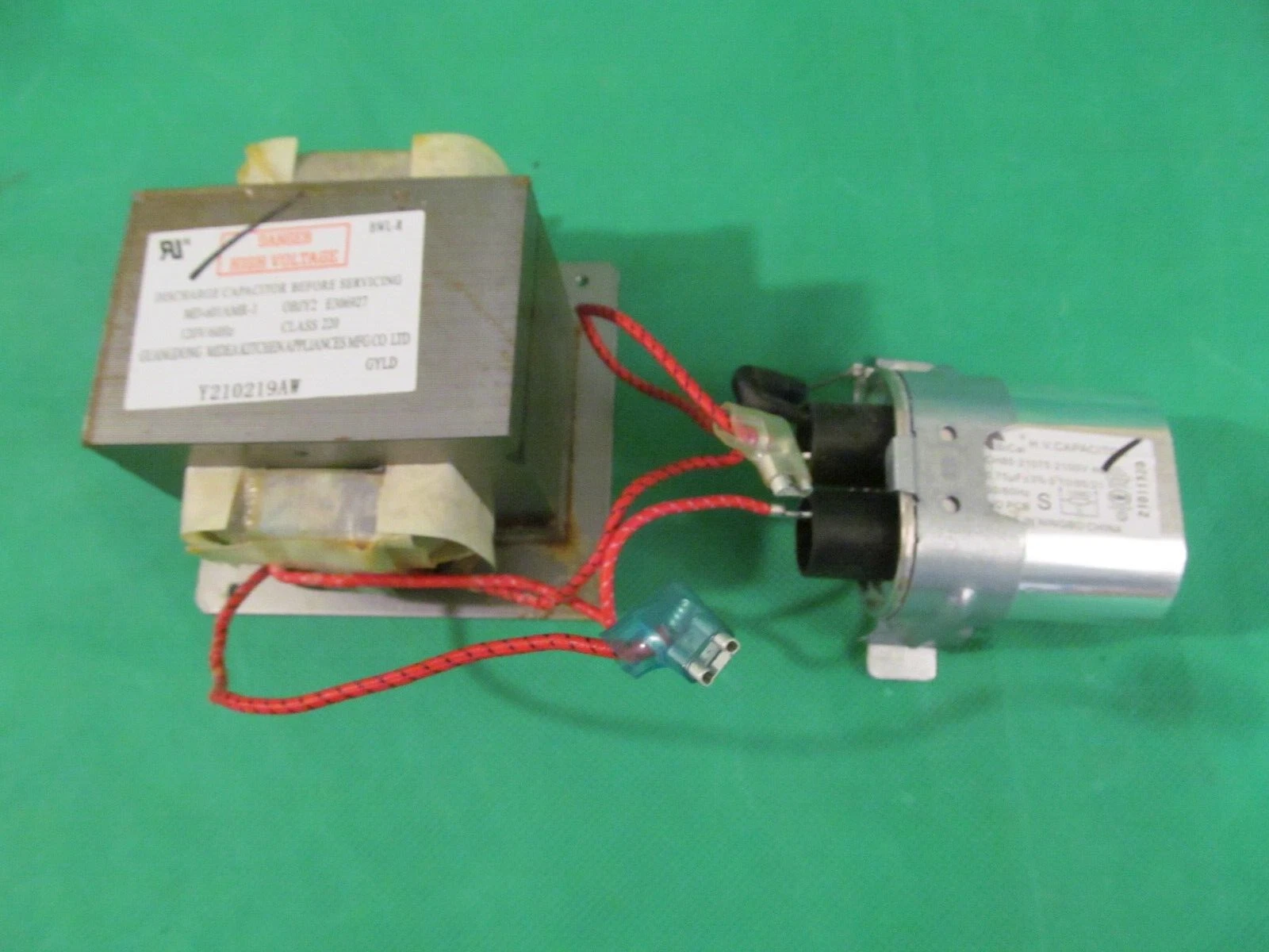 Danby DBMW0720BBB Microwave ~ Parts ~ MD-601AMR-1 Transformer & CH85 Capacitor