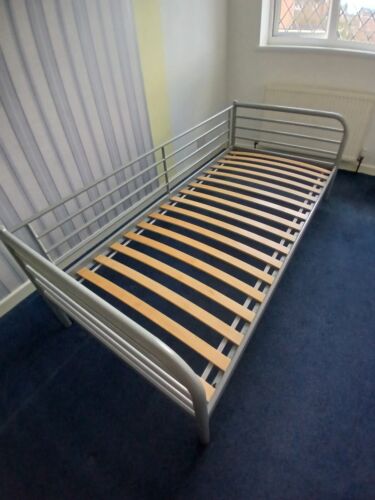 Single metal bed frame, solid, superb condition, used - Picture 4 of 4