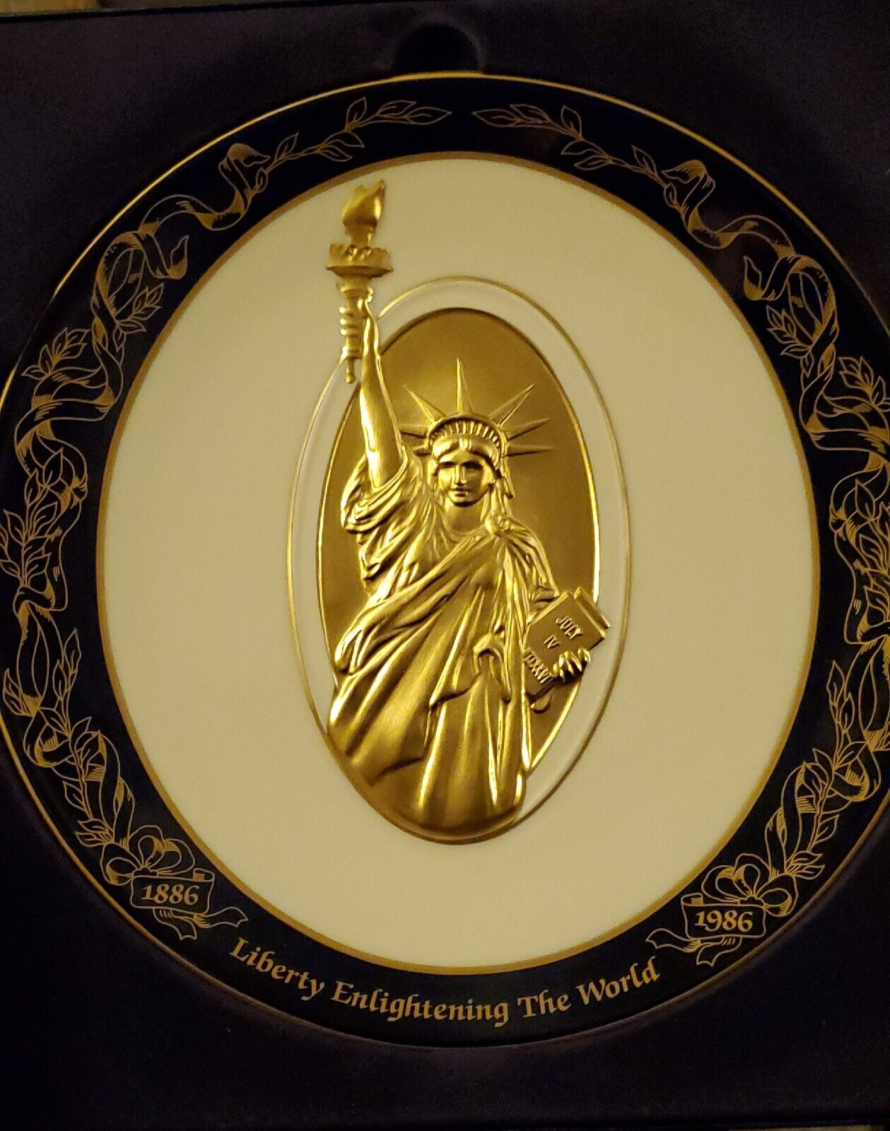 Pickard China STATUE of LIBERTY CENTENNIAL 1886-1986 Collector Plate ~ 24k Gold