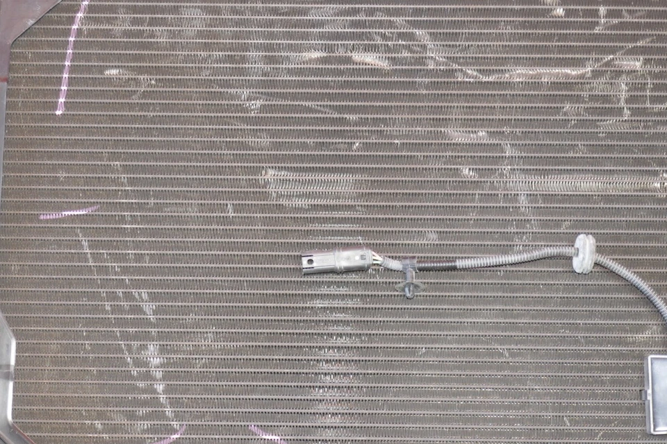 Radiador de refrigeração BMW 325I 2004 2005 2006 330 E46 CUPÊ 17117548432 FABRICANTE DE EQUIPAMENTO ORIGINAL - Imagem 4 de 4