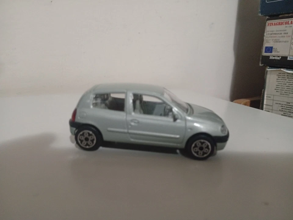 Renault Clio Burago 1 43 - Immagine 3 di 4