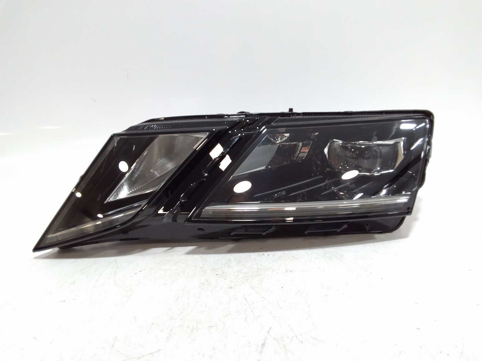 Phare gauche Skoda Octavia III Phase 2 bloc optique avant premium de remplacement 5E1941017E