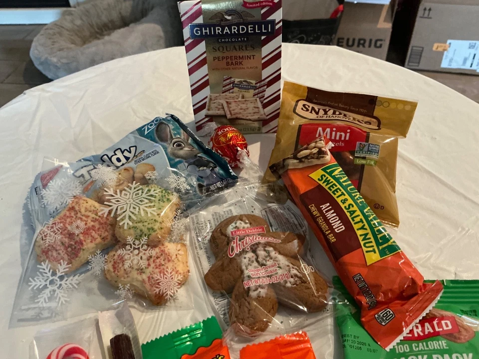 Caixa de presente Snack Attack - pacote de cuidados universitários ou militares, meias de enchimento - Imagem 4 de 4