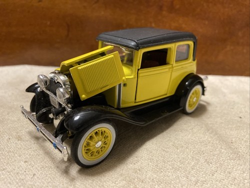 Pair 1:32 Diecast 1930 Ford & 1917 REO Touring Cars - Loose - Picture 8 of 10