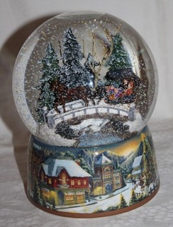 große Schneekugel / Spieluhr Winterszene / Weihnachten Oh du Fröhliche
