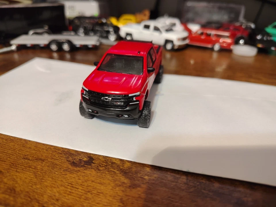 1/64 Greenlight 🔴 2019 Chevy Silverado Trail Boss Pickup - Custom (READ DESC) - Image 3 of 4