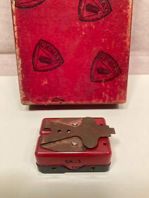 Vintage Unimax SA-1 snap switch (15a/125vAC-5a/250vAC) NOS