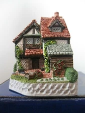 David Winter - Gardener's Cottage - In excellent condition and in original box.