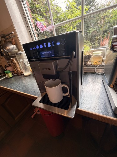 Siemens EQ.6 Plus S 700 Kaffeevollautomat, Schwarz