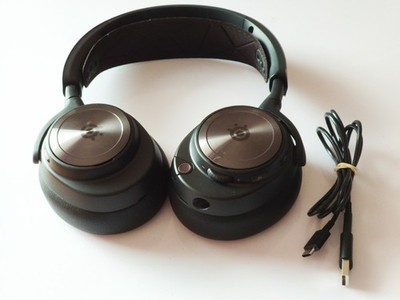 SteelSeries Arctis Nova Pro Wireless Ohrumschließende Gaming-Kopfhörer