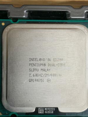Lot of 9 Intel Pentium E5300 SLB9U