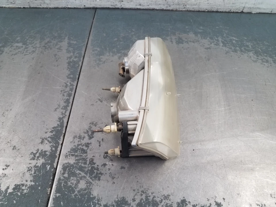 Luz de cabeza de pasajero derecho Grand Marquis/Corwn Vic Victoria 2000 #1010 D2 Foto 3 de 4