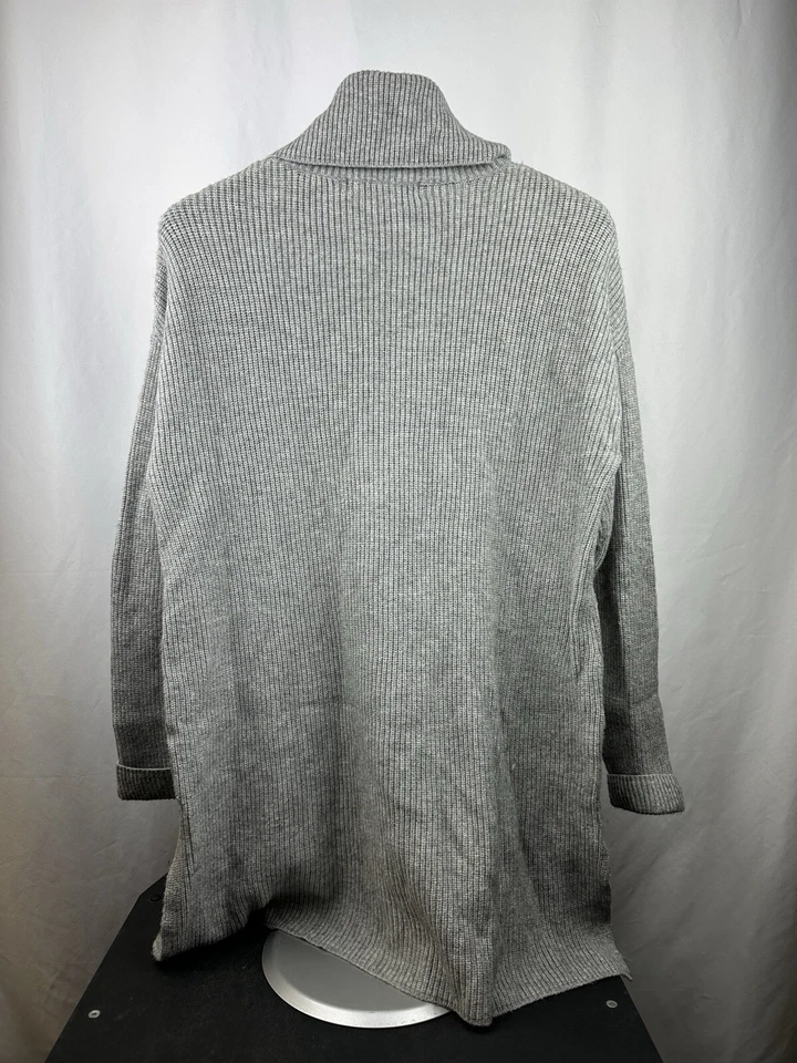Suéter túnica feminino com franja cinza gola tartaruga talhado com babado tamanho médio - Imagem 3 de 4