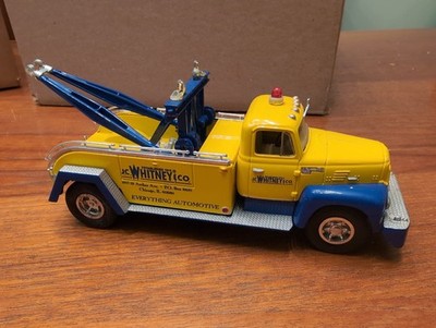 J.C. WHITNEY 1957 INTERNATIONAL R-200 TOW TRUCK WRECKER FIRST GEAR 10-1207