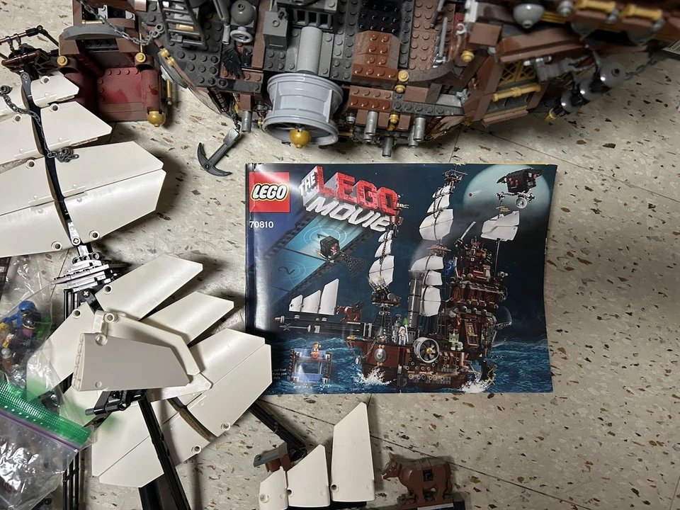 LEGO 70810 The LEGO Movie MetalBeard's Sea Cow 2741pcs 2014 100% Complete - Image 3 of 4