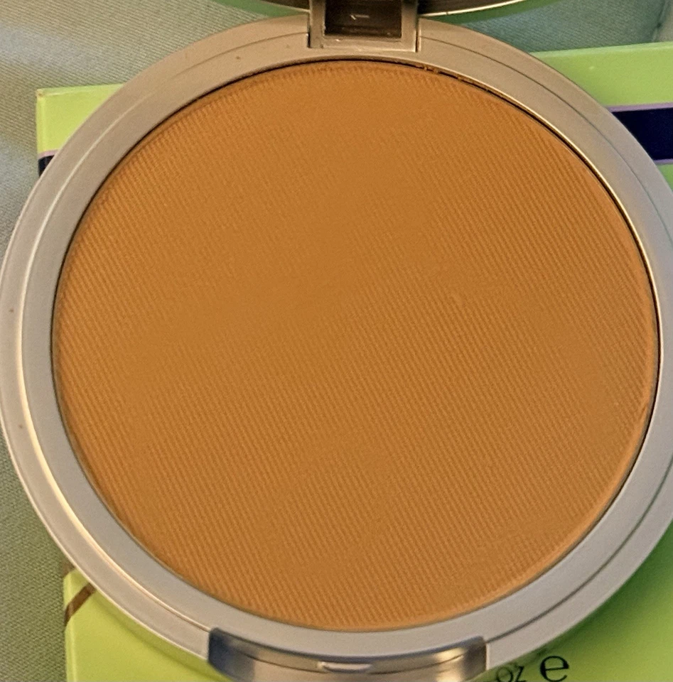 Sue Devitt Triple Seed Pressed Powder - Image 4 of 4