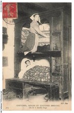 APJP13-1003-22 - COUTUMES - MOEURS ET COSTUMES BRETONS - un lit a double étag