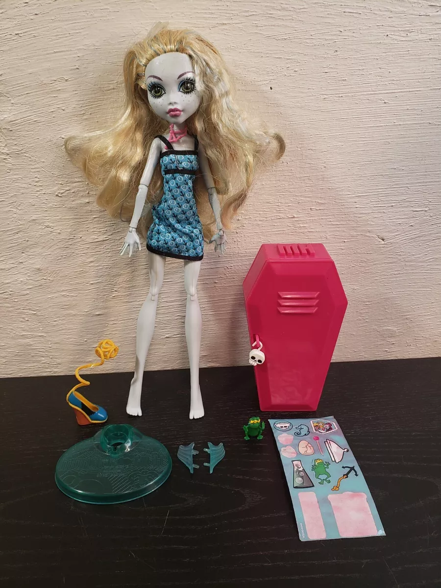 Mad doll stands 2025