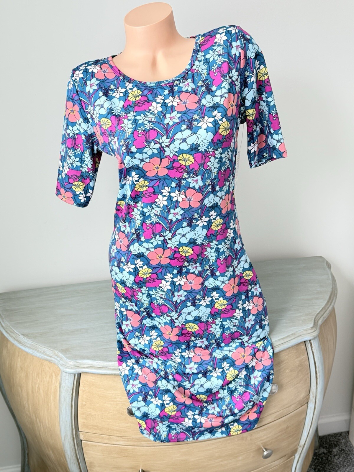 LulaRoe Julia T Shirt Dress M HTF Floral Spring Teal Pink Coral Blue Pullover