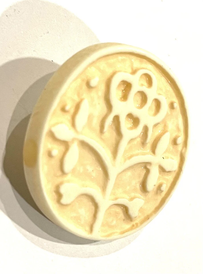 Cream Ceramic Round Metal Shank Buttons 26mm Raised Floral  X4 Pcs - Image 3 of 4