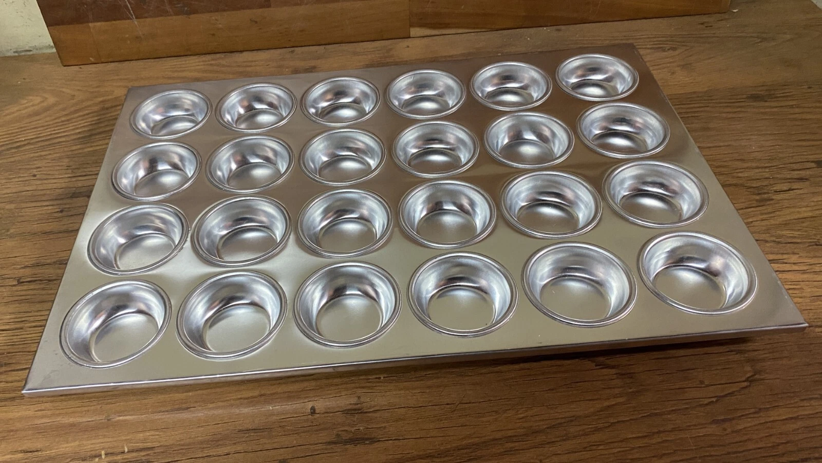 VALUELINE MUFFIN PAN ALUMINUM. 24 CUP MCP-24
Opens in a new window or tab