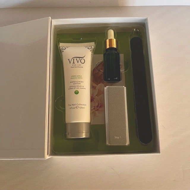 Vivo Per Lei Manicure Nail Set Dead Sea Minerals Green Apple Cuticle Oil Lotion