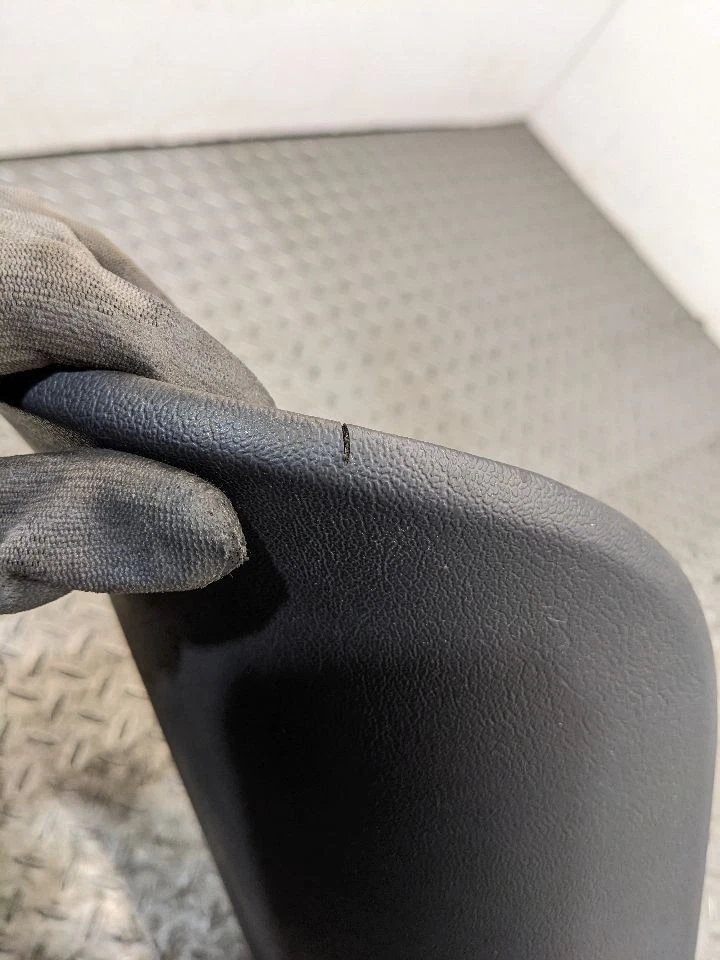 06-10 PONTIAC SOLSTICE CENTER CONSOLE ARM REST LID E Brake COVER 黑色 1179982 — 第 4/4 张图片