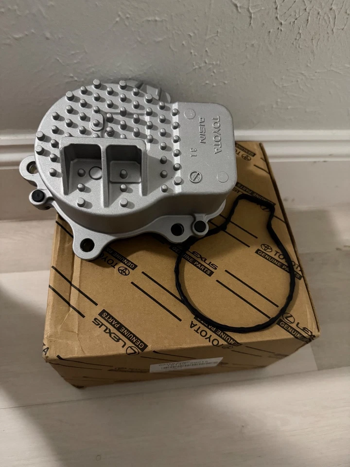 New Toyota Water Pump 161A0-29015 LEXUS Prius Prius CV + CT200h Electric - Image 2 of 4