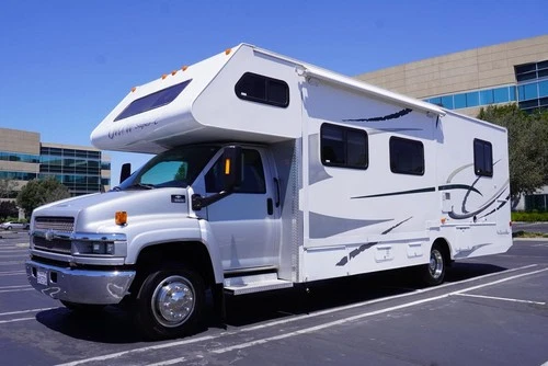 2004 CHEVROLET C5500 C5U042 ULTRA SUPER C 35 FT RV CAMPER