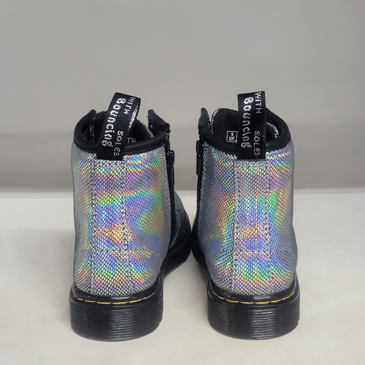 Bottes Dr. Martens 1460 Argent Pailleté Taille UK 2 - Occasion Très Bon état - Chelsea Boots