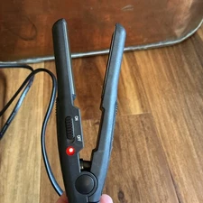 Solia Mini Styling Iron GBF1165 Concave and Convex Plates .75” Wide Short Hair