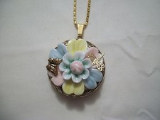 PORCELAIN ANTIQUE GOLD 3D FLOWER PICTURE LOCKET BUTTERFLY DRAGONFLY W/ 22