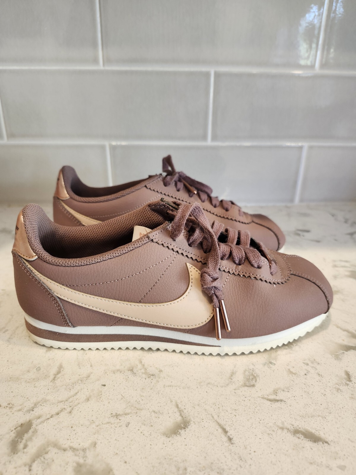 smokey mauve cortez