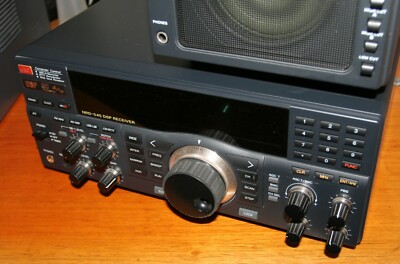 JRC Weltempfänger NRD 545 DSP Receiver + JRC NVA 319 Speaker Unit