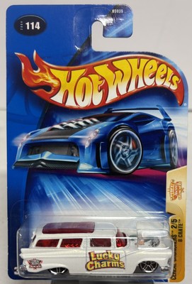 2004 Hot Wheels Cereal Crunchers Lucky Charms 8 Crate - White 2/5 B