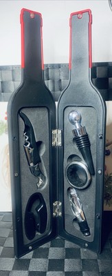 Weinöffner Sommelier Set untergebracht in flaschenförmigem Behälter Preloved